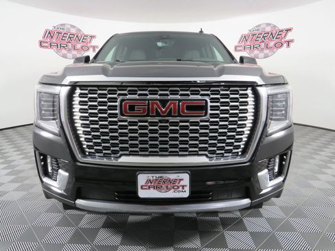 Used 2022 GMC Yukon XL Denali w/ Advanced Technology Package image 2