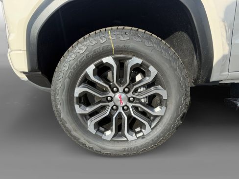 New 2026 GMC Canyon Denali image 9