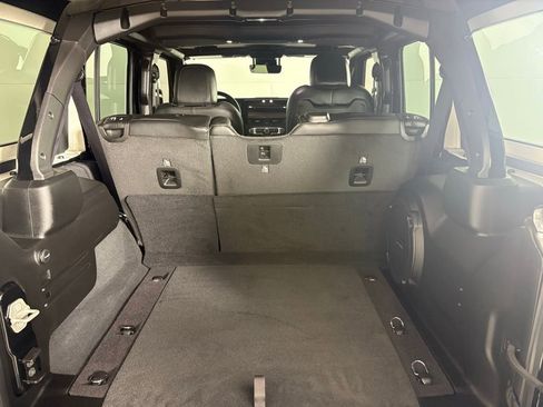 Used 2024 Jeep Wrangler Unlimited Rubicon AWD/4WD image 18