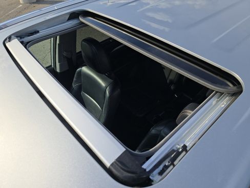 Used 2018 Toyota Highlander XLE FWD image 3