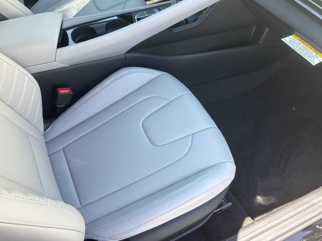 New 2026 Hyundai Elantra Limited FWD image 32