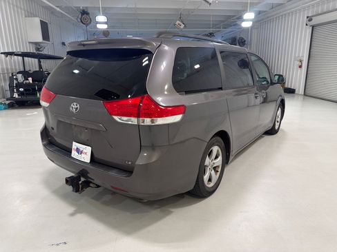 Used 2012 Toyota Sienna LE FWD image 5