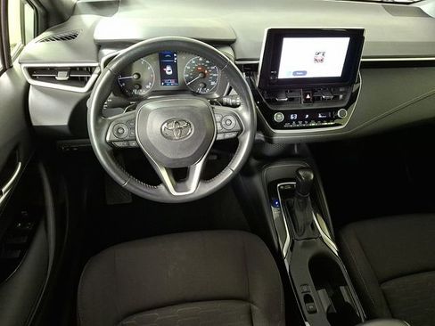 Used 2023 Toyota Corolla SE FWD image 2