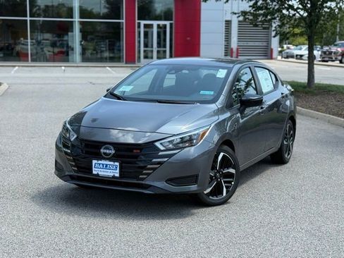 New 2025 Nissan Versa SR w/ Trunk Package image 9