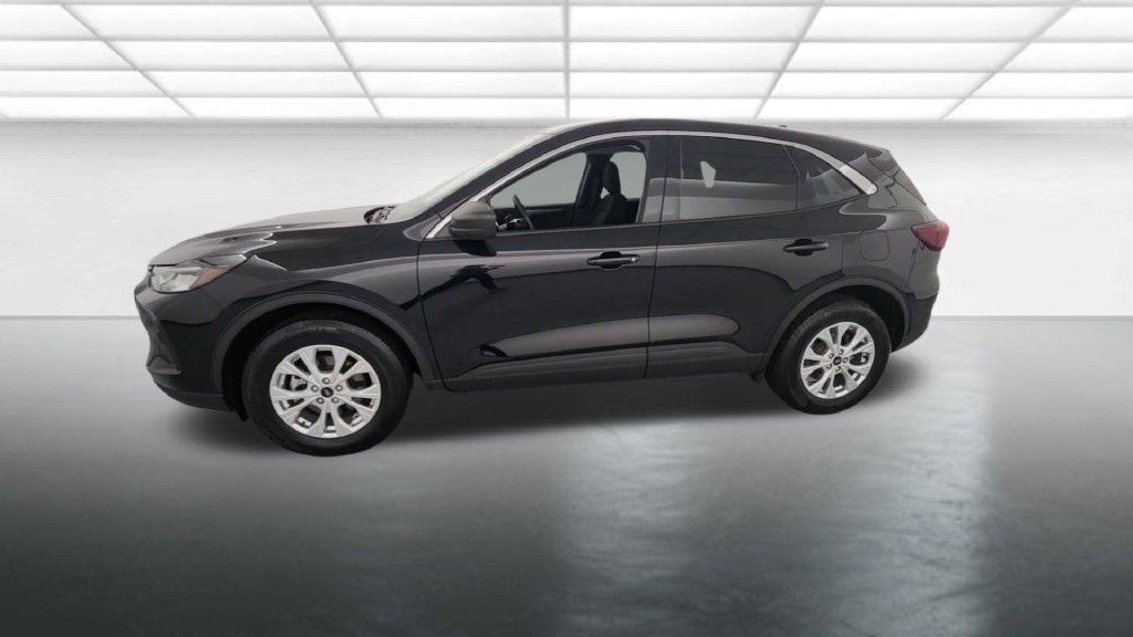 Used 2023 Ford Escape Active w/ Tech Pack #1 AWD/4WD image 3