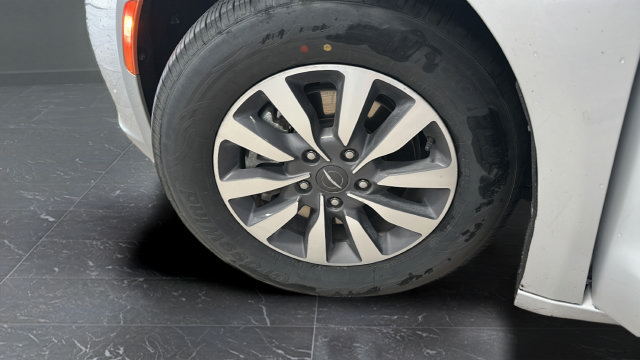 Used 2024 Chrysler Pacifica Limited FWD image 37
