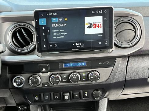 Used 2021 Toyota Tacoma TRD Off-Road w/ Technology Package image 15