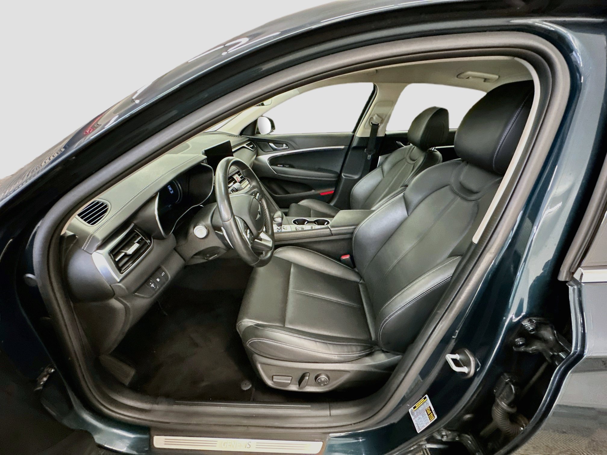 Used 2025 Genesis G70 2.5T AWD/4WD image 13