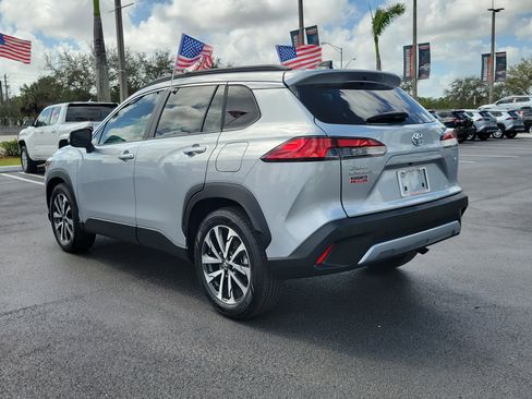 Used 2025 Toyota Corolla Cross XLE w/ Convenience Package image 8