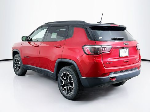 Used 2025 Jeep Compass Trailhawk AWD/4WD image 5