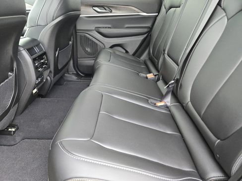 New 2025 Jeep Grand Cherokee Limited w/ Black Appearance Package image 21