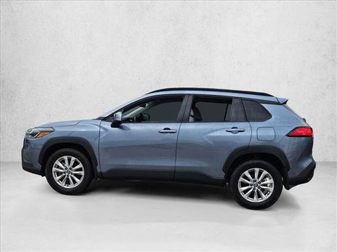 Used 2024 Toyota Corolla Cross LE image 3