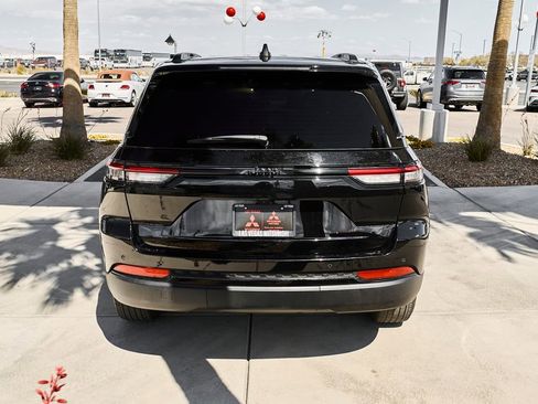 Used 2024 Jeep Grand Cherokee Altitude RWD image 8