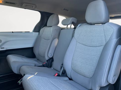 Used 2025 Toyota Sienna LE image 15