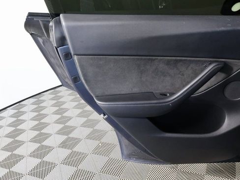 Used 2021 Tesla Model Y Long Range image 13