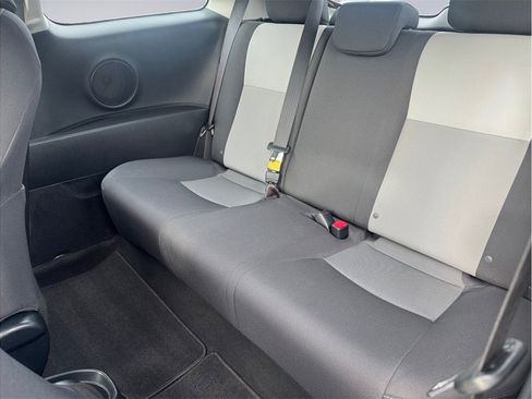 Used 2018 Toyota Yaris L image 18