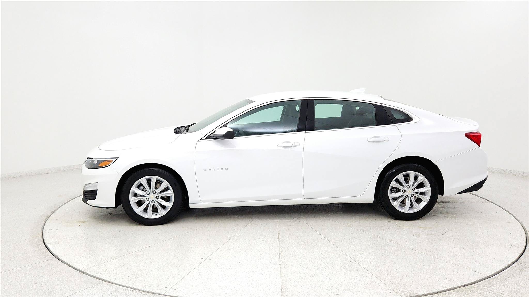 Used 2024 Chevrolet Malibu LT FWD image 2