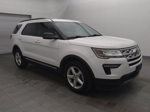 Used 2019 Ford Explorer XLT image 11