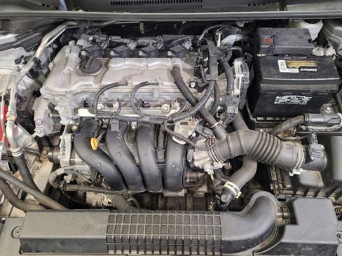 Used 2022 Toyota Corolla LE FWD image 30