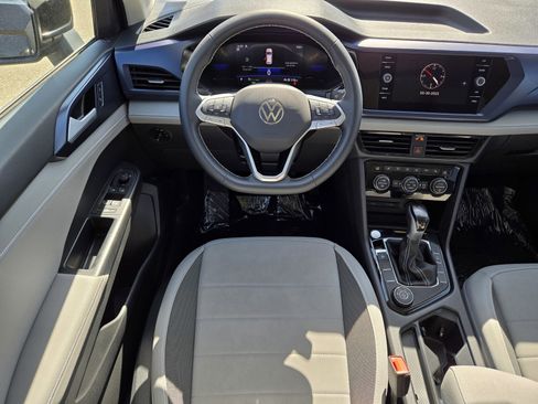 Used 2024 Volkswagen Taos SE w/ Panoramic Sunroof Package image 10