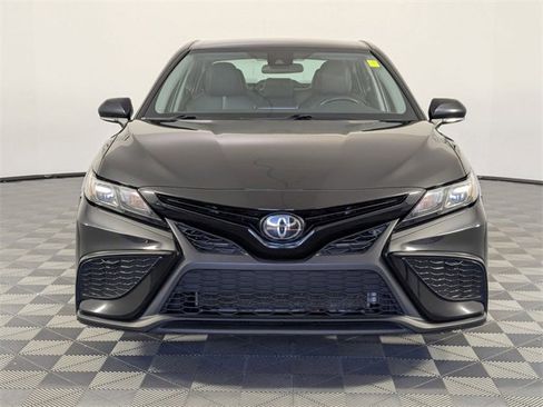 Used 2023 Toyota Camry SE image 3