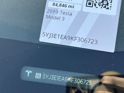 Used 2019 Tesla Model 3 Standard Range image 22