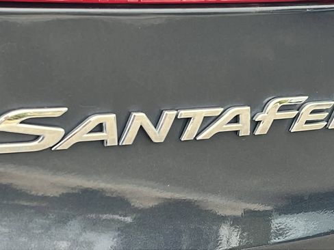 Used 2017 Hyundai Santa Fe SE AWD/4WD image 28
