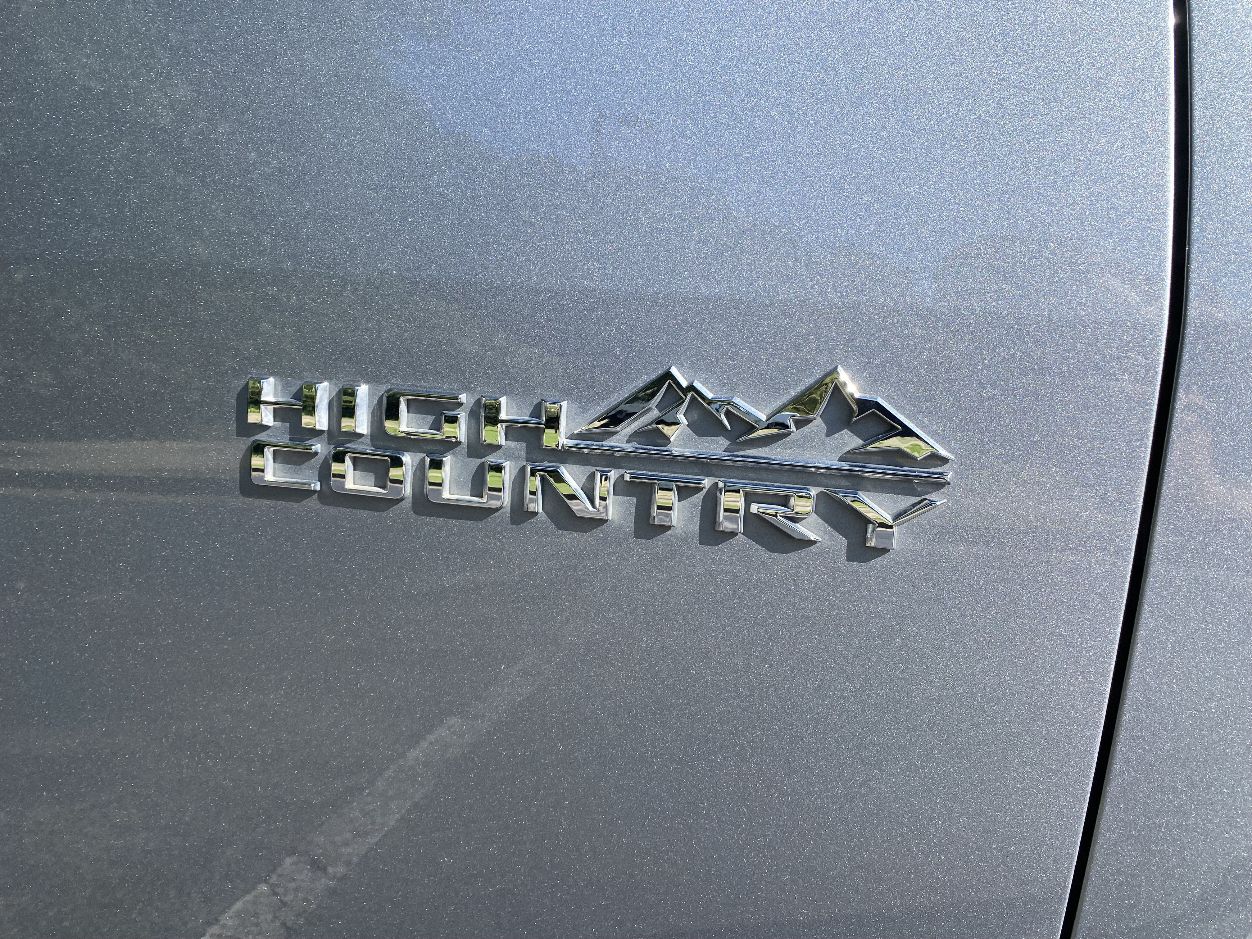 Used 2023 Chevrolet Traverse High Country FWD image 43