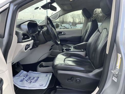 Certified 2021 Chrysler Pacifica Touring-L image 27