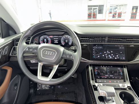 Used 2022 Audi Q8 Premium image 16