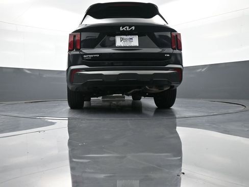 Certified 2024 Kia Sorento SX image 33