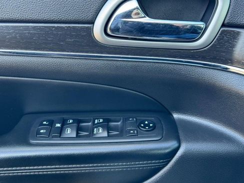 Used 2018 Jeep Grand Cherokee Limited image 27