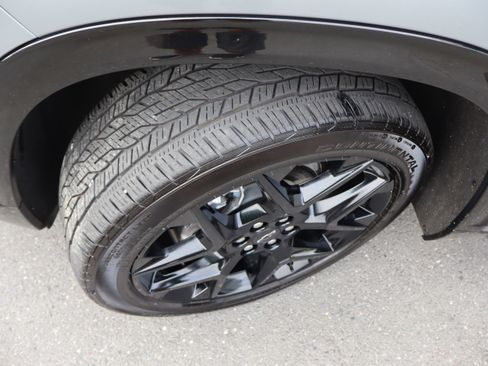 Used 2025 Chevrolet Traverse RS FWD image 44
