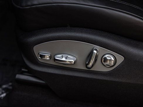 Certified 2025 Porsche Macan image 25