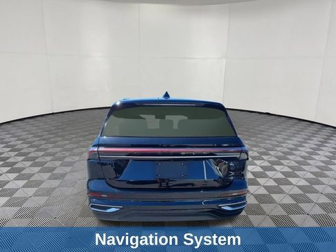 Used 2025 Lincoln Nautilus Reserve AWD/4WD image 5
