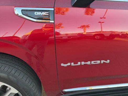 Used 2021 GMC Yukon SLT w/ SLT Luxury Plus Package image 9