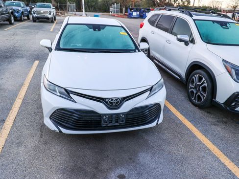 Used 2020 Toyota Camry LE w/ Convenience Package image 4