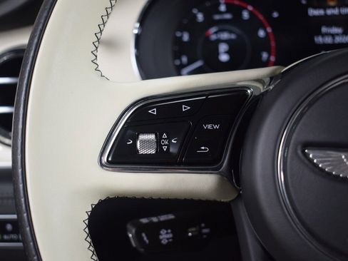 Used 2024 Bentley Bentayga V8 image 26