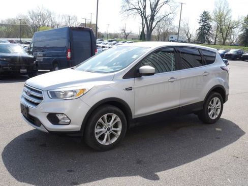 Used 2017 Ford Escape SE image 2