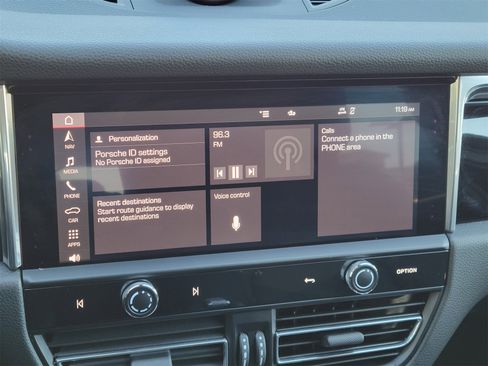 Used 2025 Porsche Macan image 17