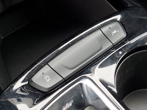 Used 2025 Chevrolet Trax LT w/ LT Convenience Package image 24