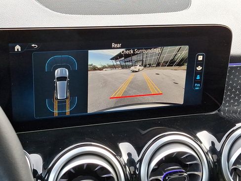 Certified 2024 Mercedes-Benz GLB 250 4MATIC image 18