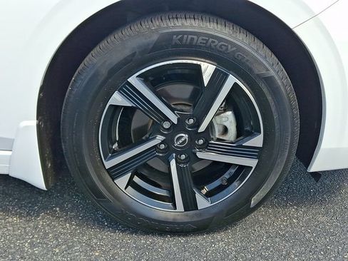 Used 2025 Nissan Sentra SV FWD image 8