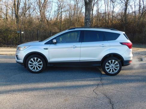 Used 2019 Ford Escape SEL image 2