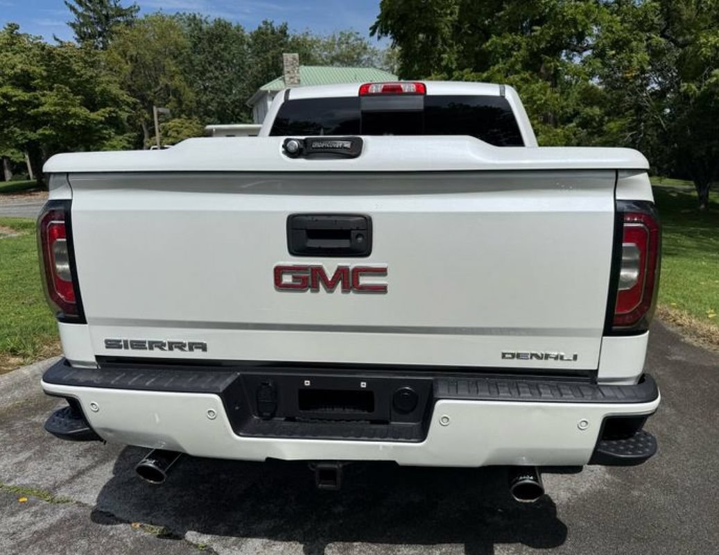 Used 2018 GMC Sierra 1500 Denali w/ Denali Ultimate Package AWD/4WD image 8