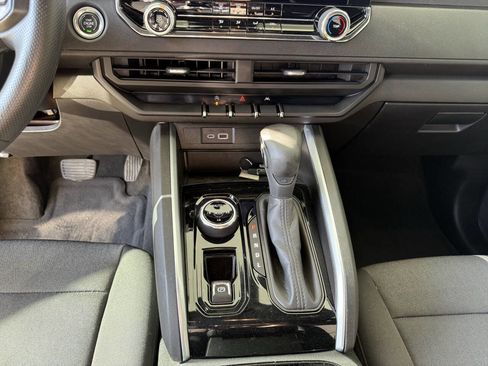 Used 2023 Chevrolet Colorado Trail Boss w/ Technology Package image 15