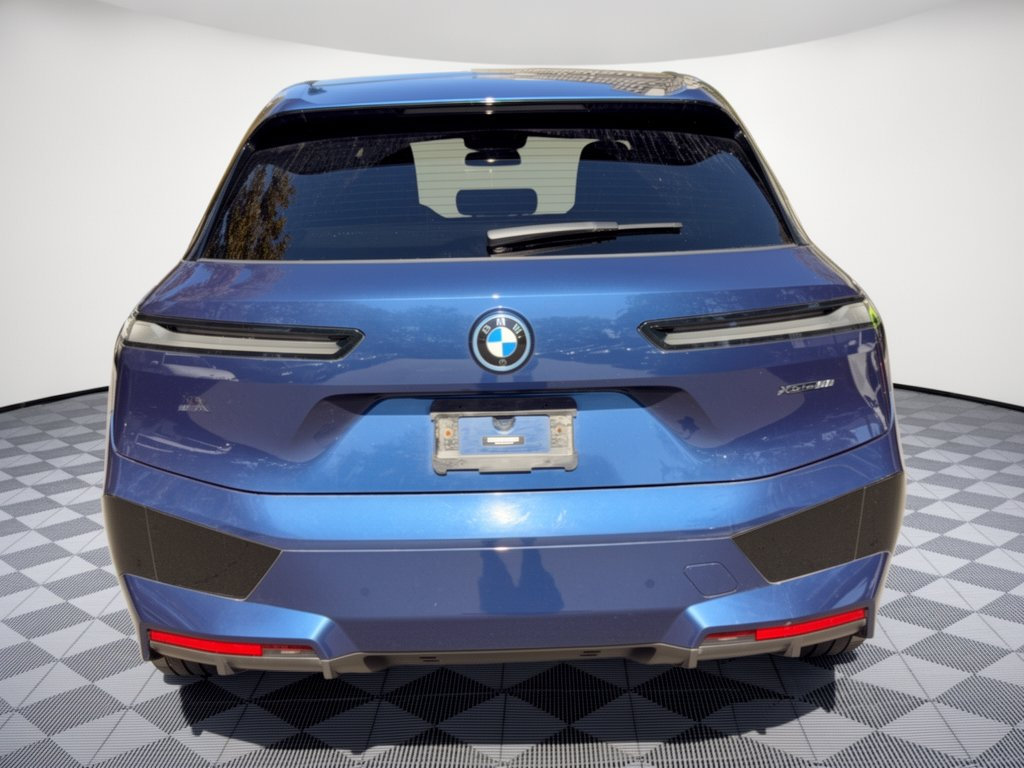 Used 2023 BMW iX xDrive50 w/ Premium Package AWD/4WD image 11