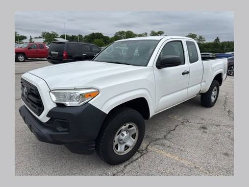 Used 2016 Toyota Tacoma SR RWD image 1