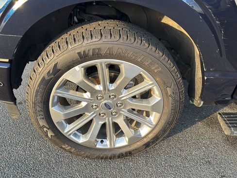 Used 2022 Ford F150 Limited image 32