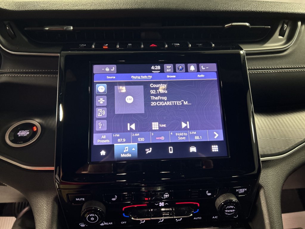 Used 2025 Jeep Grand Cherokee Laredo X w/ Luxury Tech Group I AWD/4WD image 17